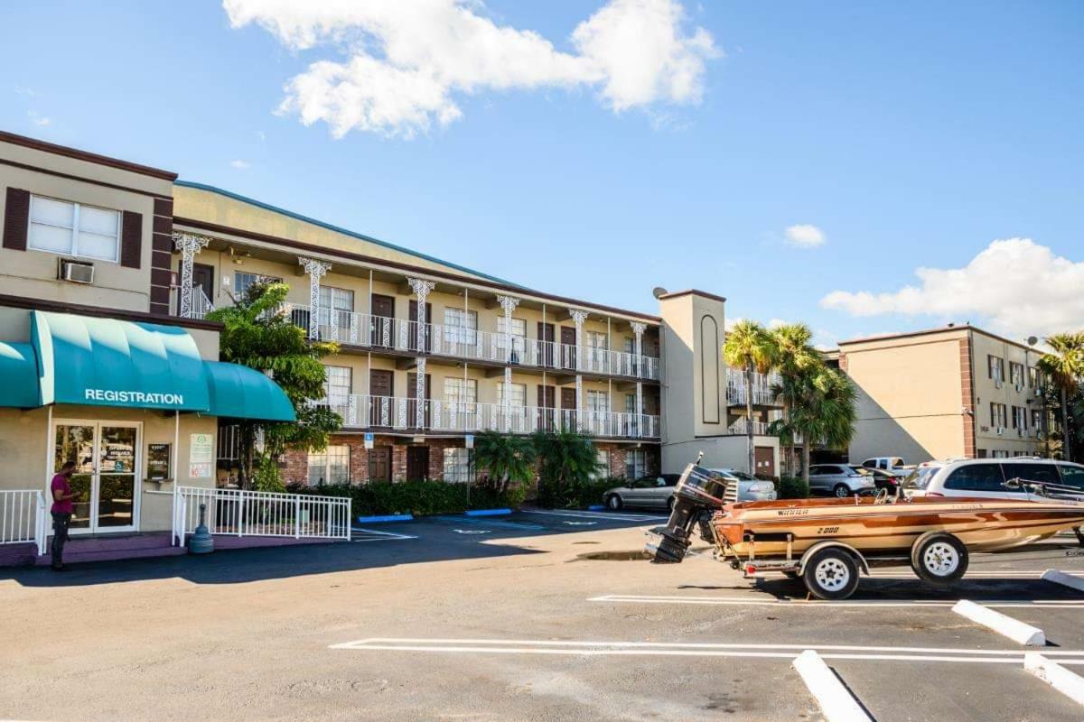 Executive Economy Lodge Pompano Beach Exteriör bild